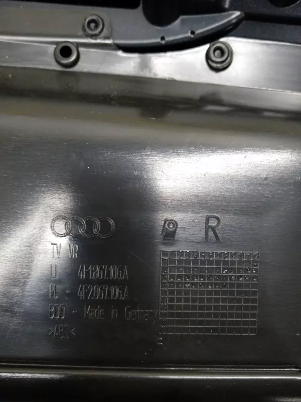 Обшивка двери Audi A6 2006 4F2867106A C6, передняя правая