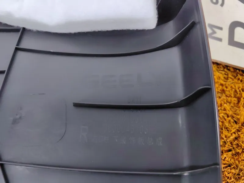 Накладка на стойку кузова