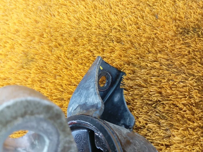 Подушка двигателя