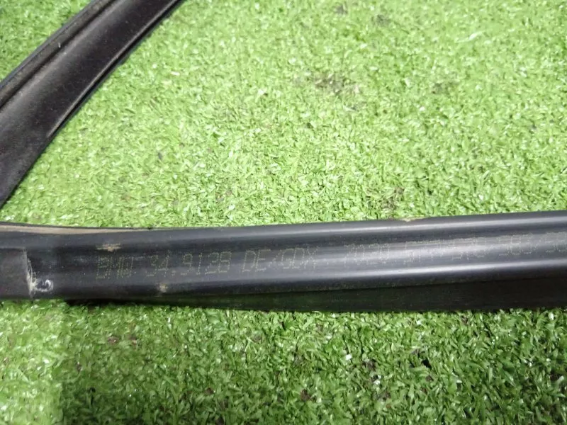 Уплотнитель стекла двери