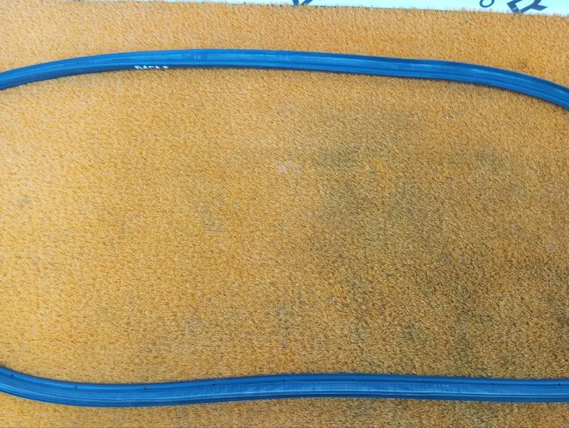 Уплотнитель багажника