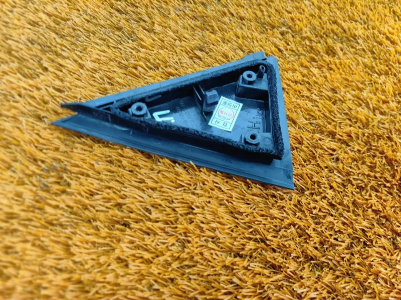 Уголок двери