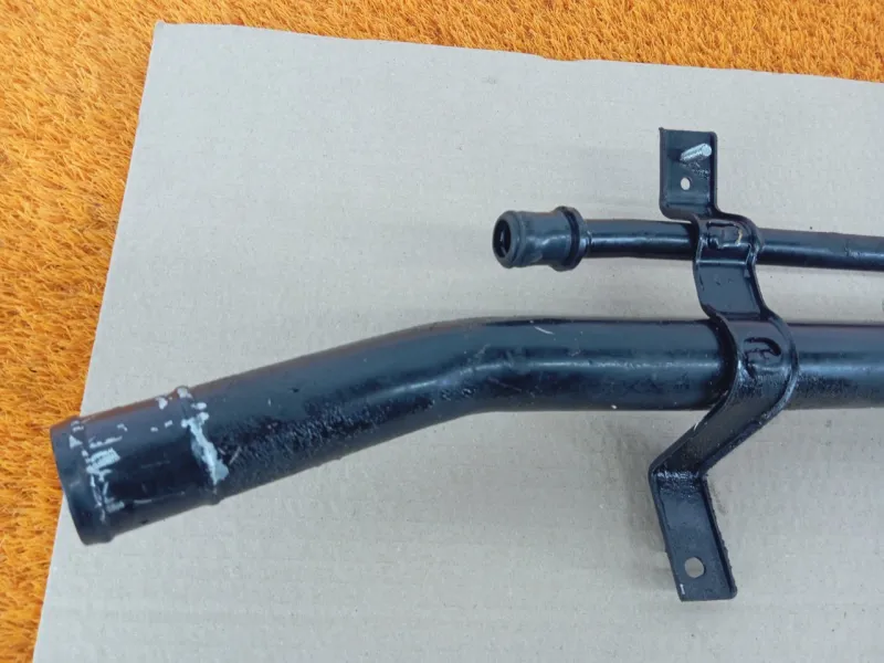 Горловина топливного бака