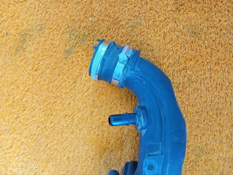 Патрубок воздушного фильтра