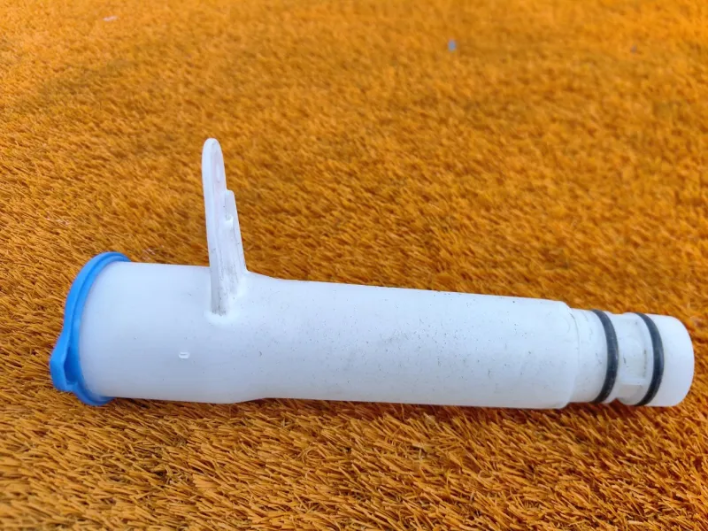 Горловина бачка стеклоомывателя