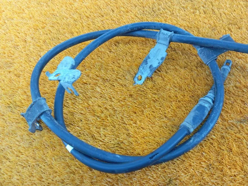 Трос стояночного тормоза