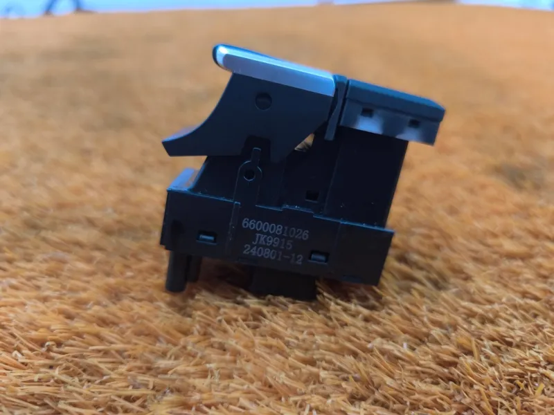 Кнопка стояночного тормоза