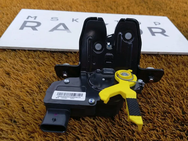 Замок багажника