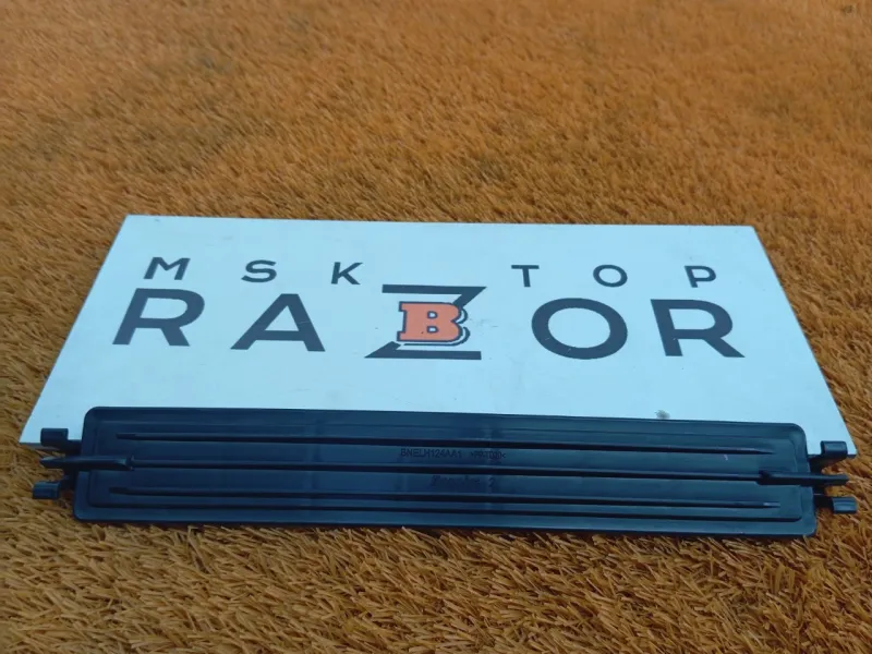 Крышка салонного фильтра