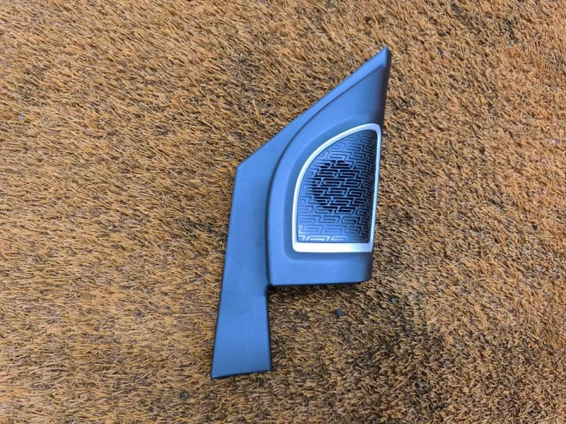 Уголок двери