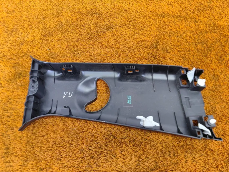 Обшивка центральной стойки