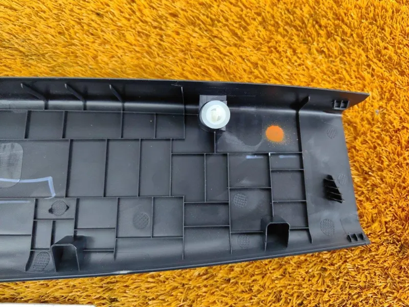 Накладка крышки багажника