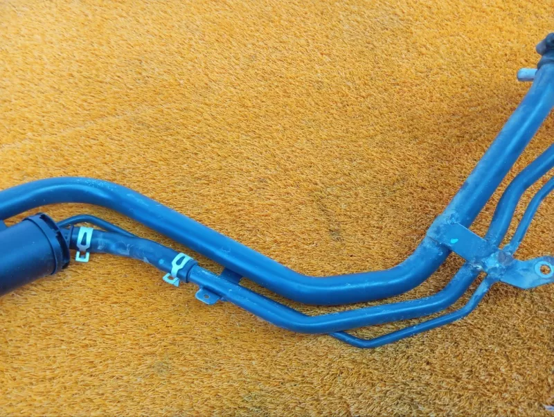 Горловина топливного бака