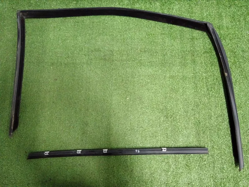 Уплотнитель стекла двери