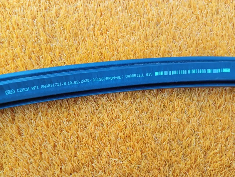 Уплотнитель проема двери (Уплотнитель кузова)