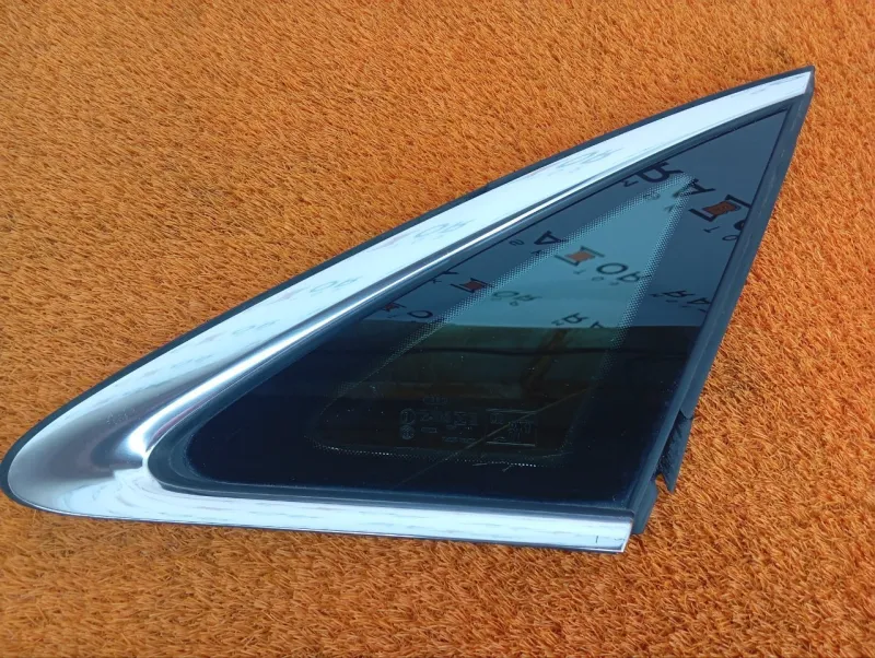 Форточка задняя