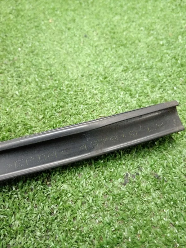 Уплотнитель стекла двери