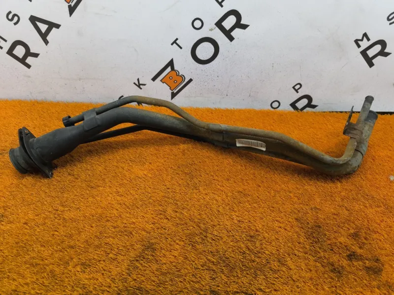 Горловина топливного бака