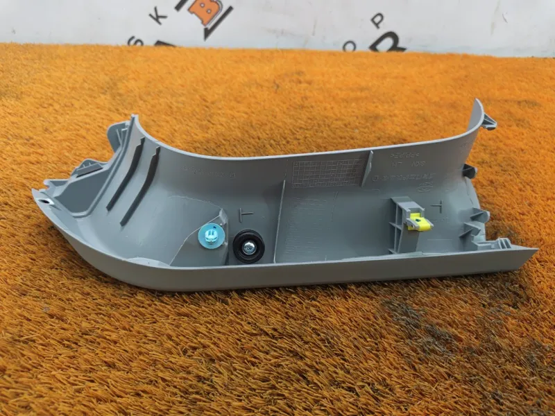 Обшивка двери багажника