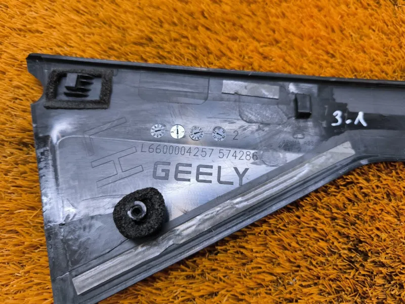 Молдинг двери