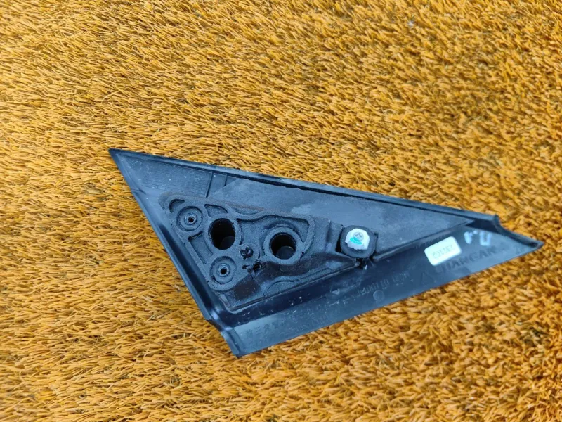 Уголок двери