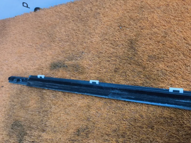 Молдинг стекла