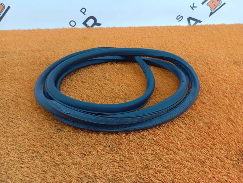 Уплотнитель проема двери