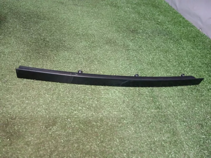 Направляющая стекла двери