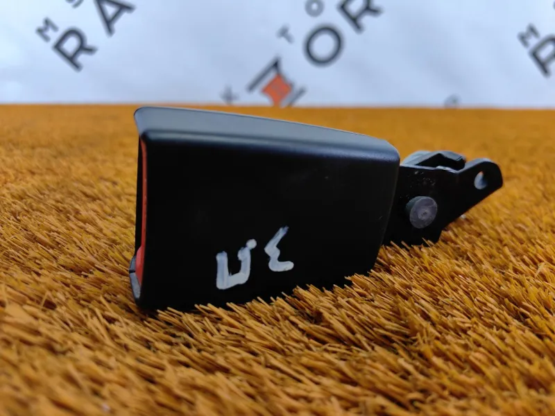 Ответная часть ремня безопасности