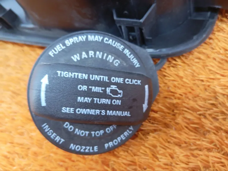 Лючок топливного бака