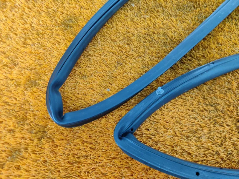 Уплотнитель двери