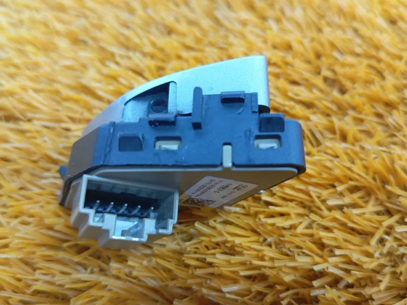 Кнопка центрального замка