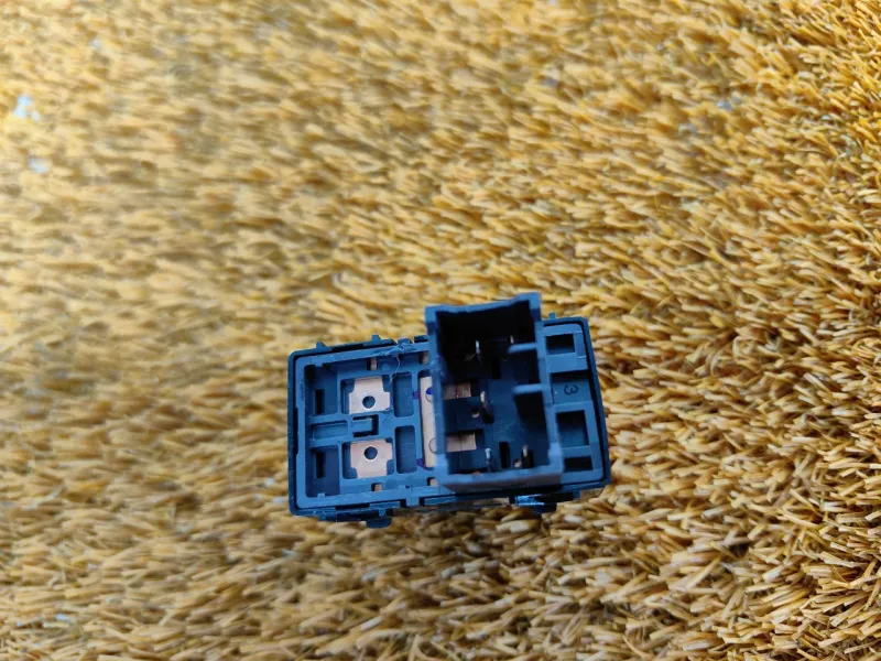 Кнопка стеклоподъемника