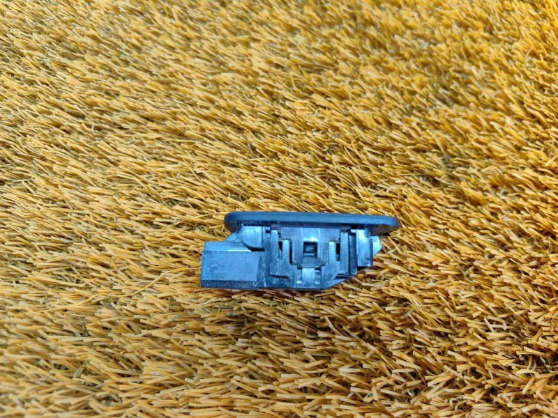 Плафон подсветки бардачка