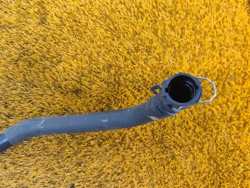 Патрубок радиатора