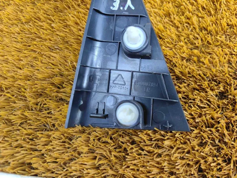 Уголок двери