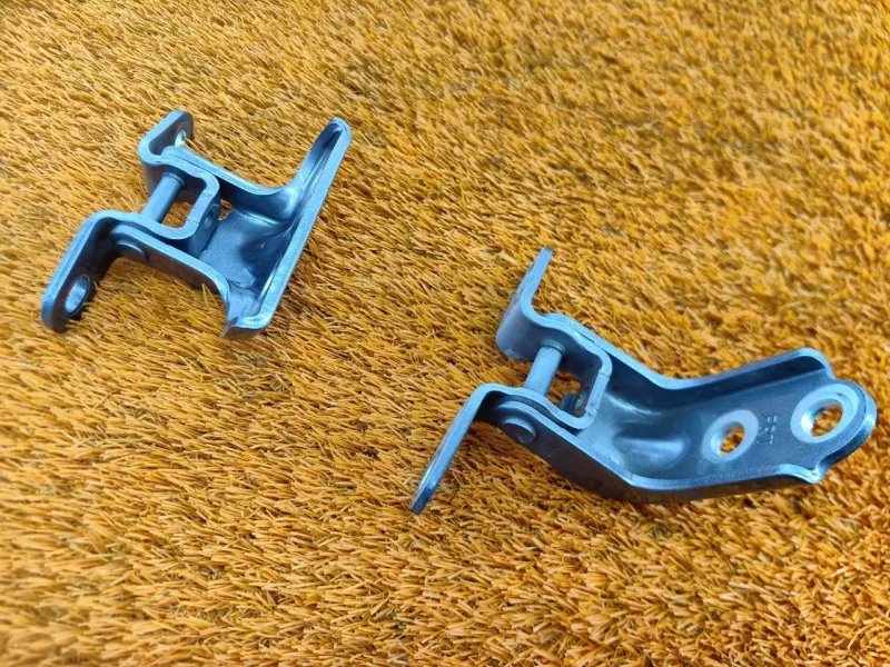 Петля двери