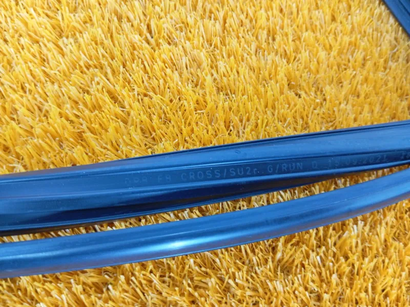 Уплотнитель стекла двери