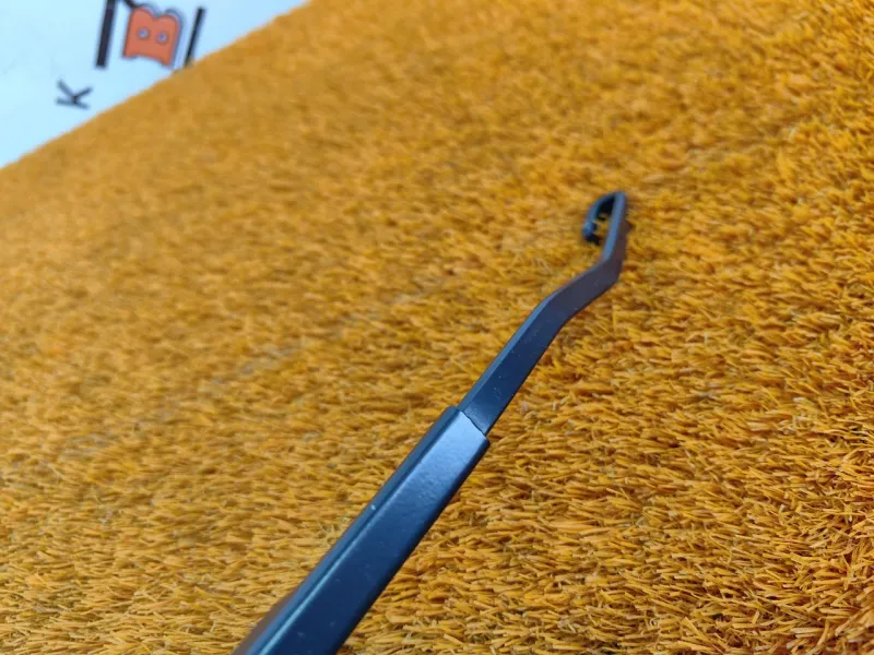 поводок стеклоочистителя