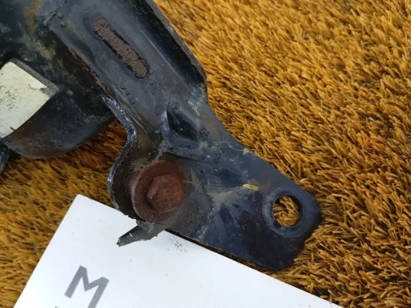 Подушка двигателя