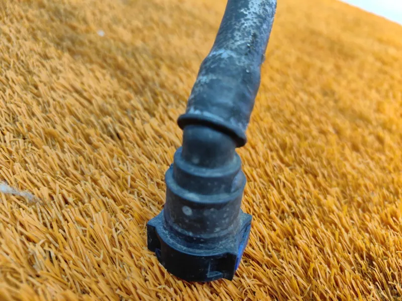 Трубка топливная