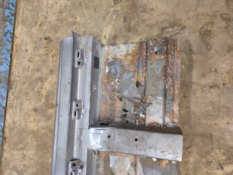 Порог с центральной стойкой