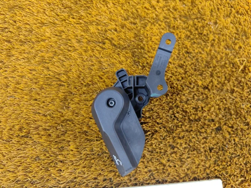 Ручка открывания капота