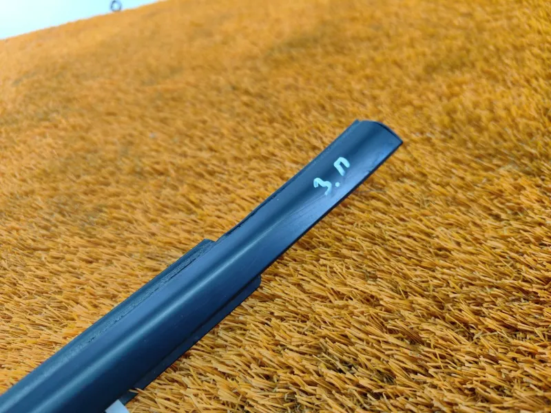 Уплотнитель стекла двери