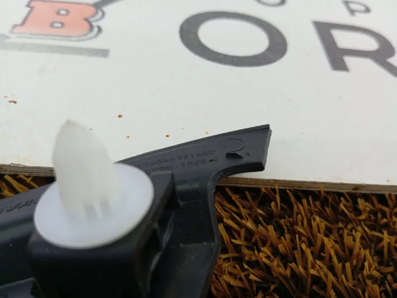 Уголок двери