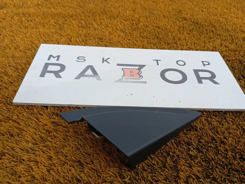 Уголок двери