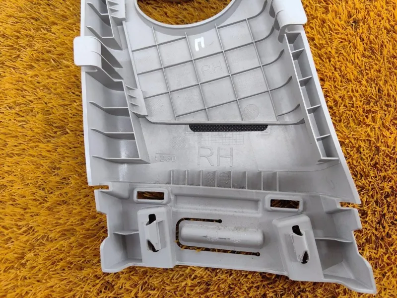 Обшивка центральной стойки