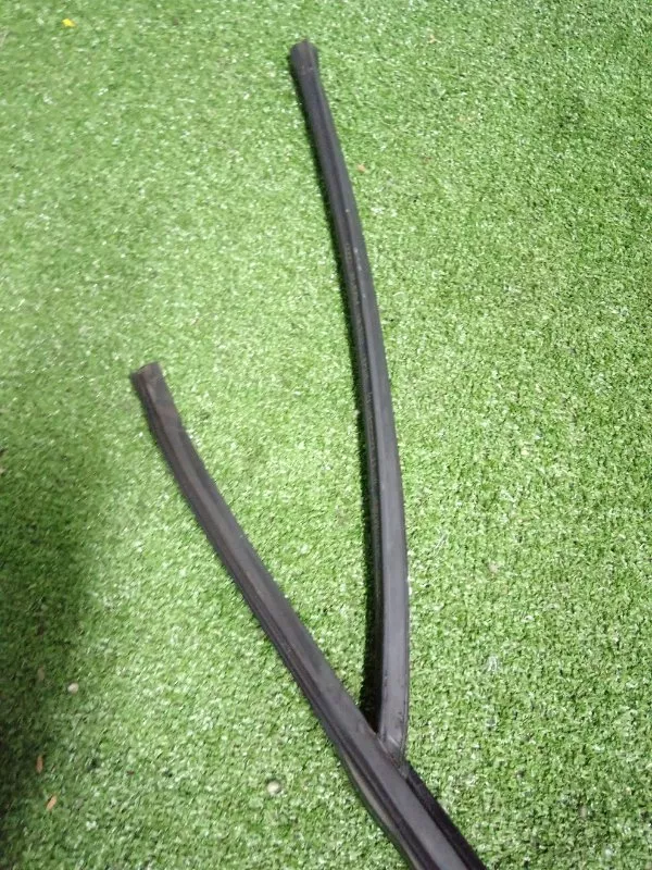 Уплотнитель стекла двери