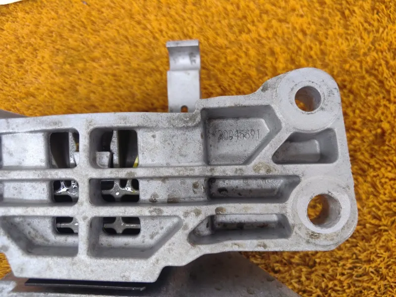 Подушка двигателя