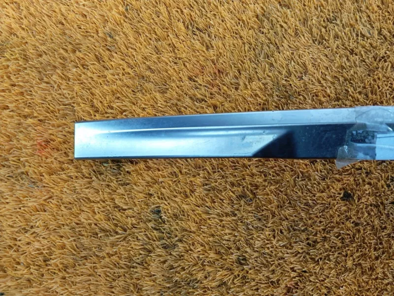 Молдинг крышки багажника